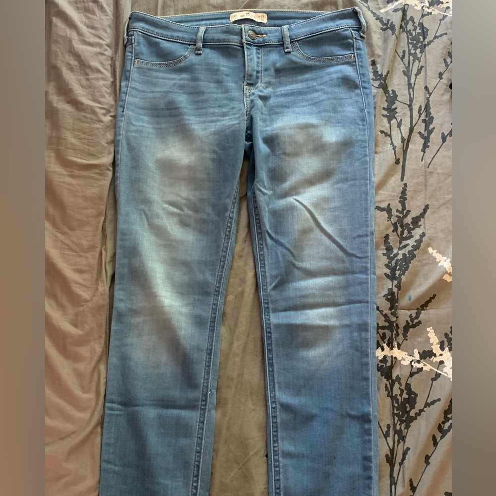 LIKE NEW low rise Hollister Jeans!